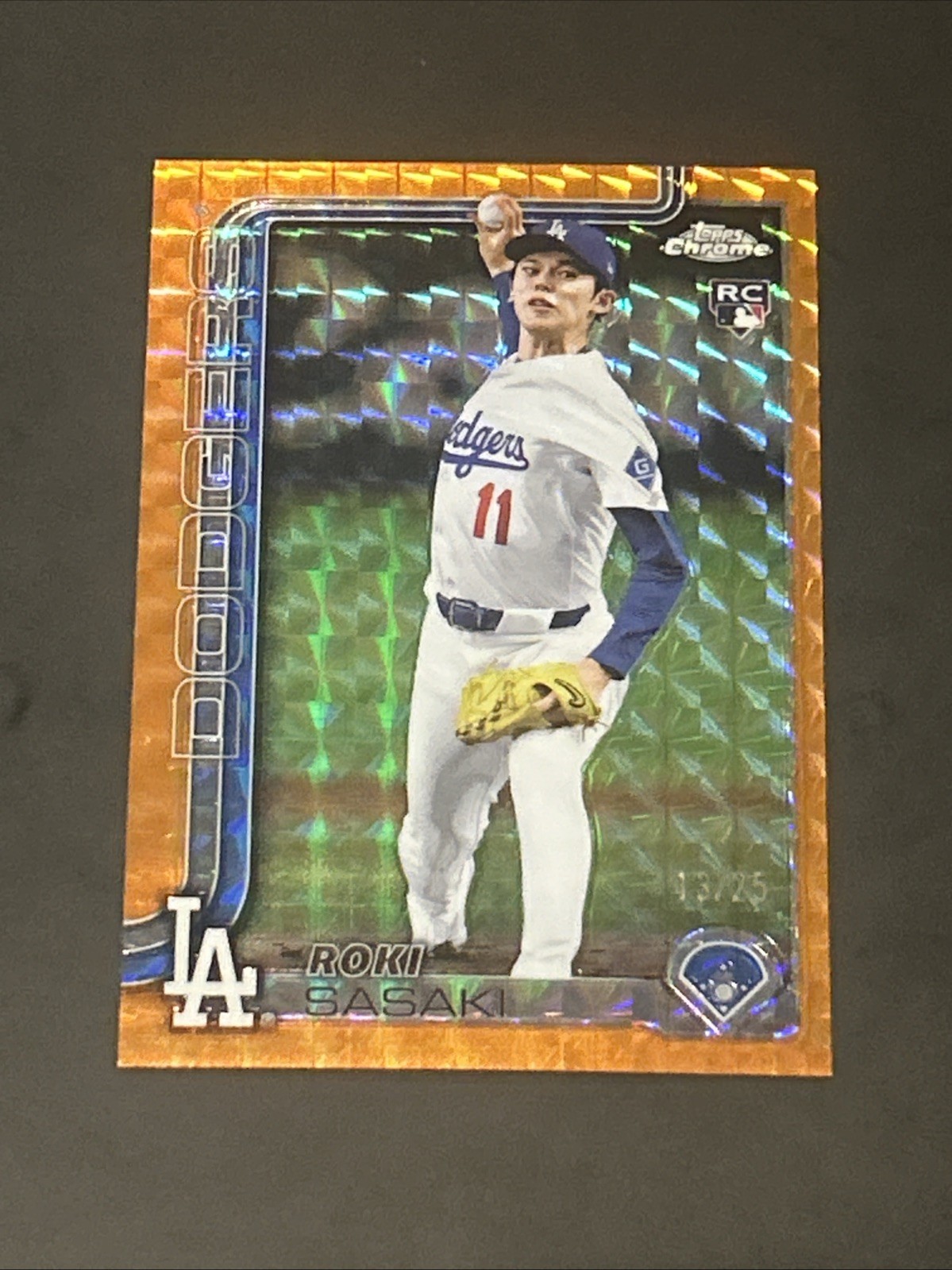 2025 Topps Chrome Roki Sasaki #217 Orange Geometric Refractor /25 (RC)