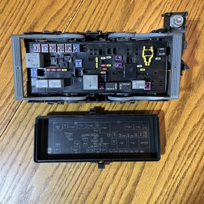 2012 - 2020 Dodge Journey Engine Fuse Box Relay Control Module  OEM