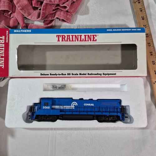 Walthers HO SCALE TRAIN GE DASH 8 40B CONRAIL #5068 931-167 | Zustand: New