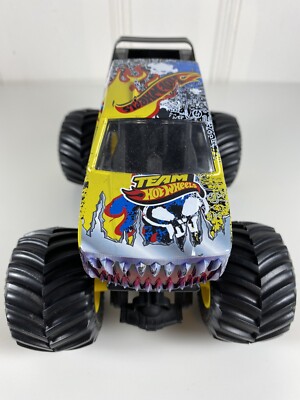 Mattel Hot Wheels MONSTER JAM TEAM FIRESTORM 1:24 Scale 2016 Skull