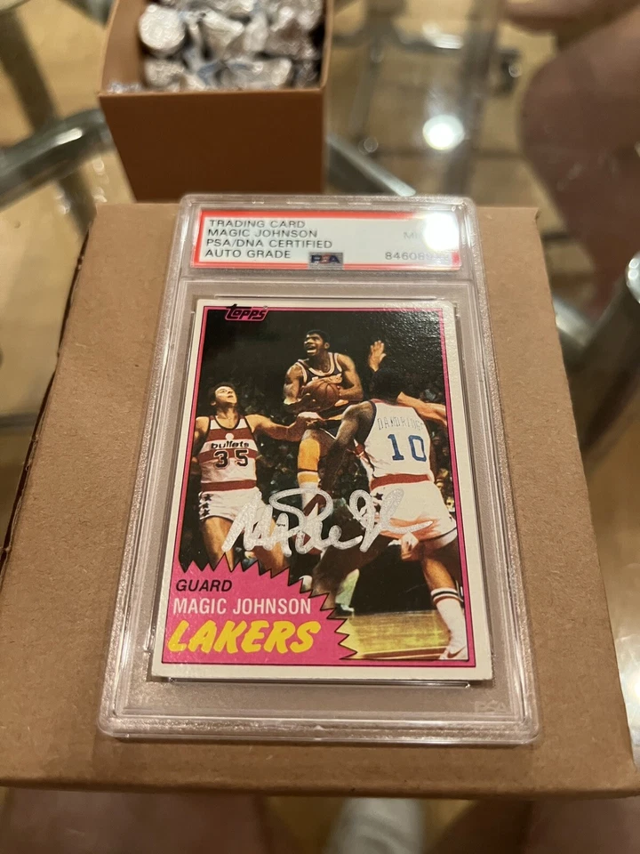Magic Johnson Signed 1981 Topps #21 Lakers HOF PSA/DNA AUTO MINT 9 Authentic - Image 2 of 4