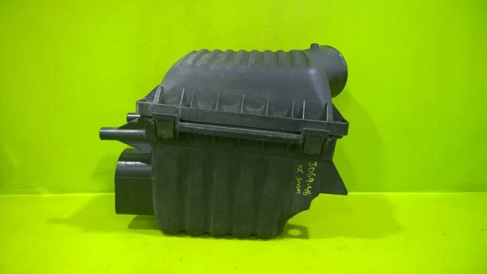 99 00 01 02 03 04 300M CONCORDE INTREPID AIR CLEANER BOX OEM 3069-46 - Image 2 of 4