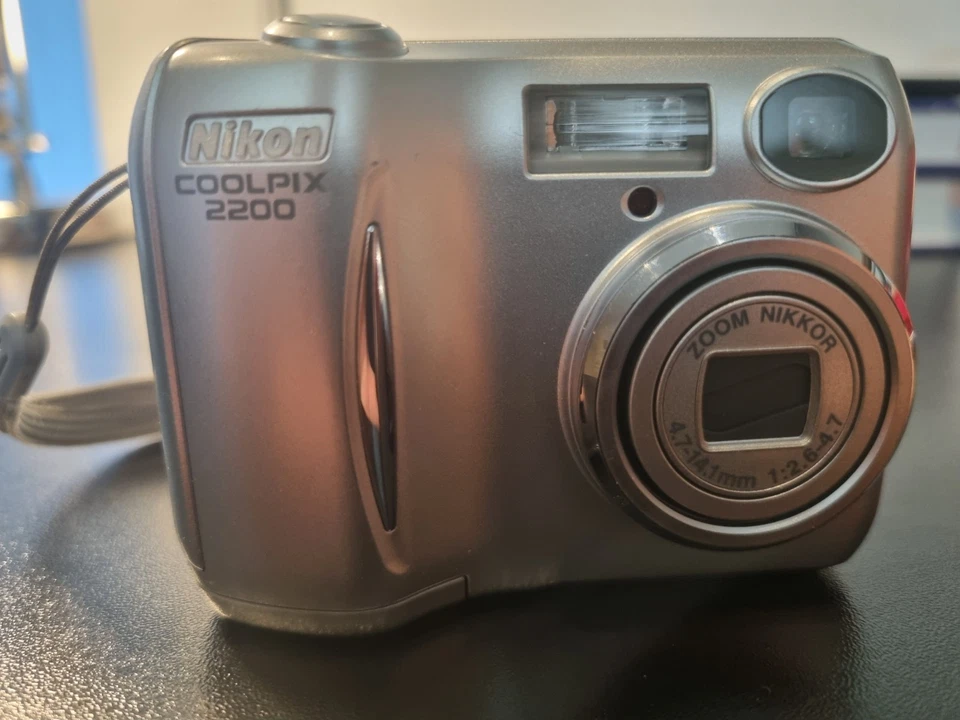 Nikon Coolpix 2200 Digitalkamera, Silber (2,0 Megapixel)