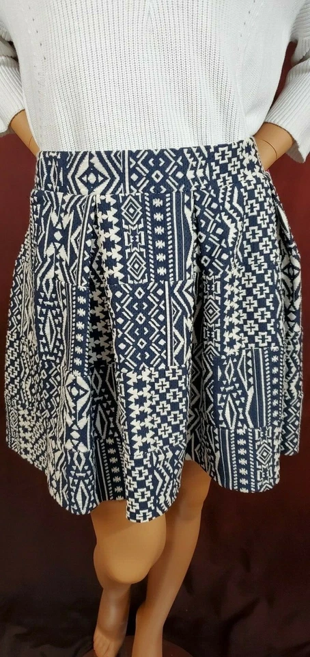 Mujer Falda L Blanco y Negro Plisado Estampado Azteca Ropa de Trabajo Informal Nueva con Etiquetas Foto 3 de 4