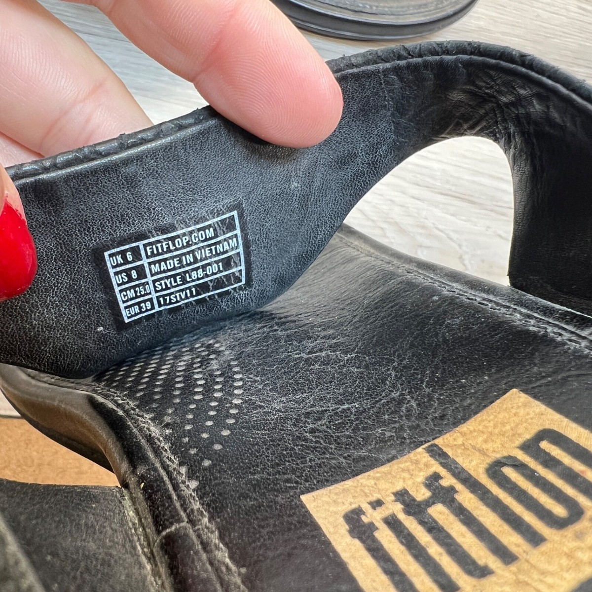 Fiflop Supercomff Banda Comfort Black Leather Thong Sandal  display picture 1