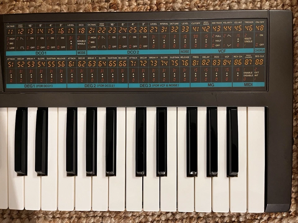 Korg Poly-800 Programmable Analogue Synthesizer Keyboard W/ Original Softcase - Image 4 of 4