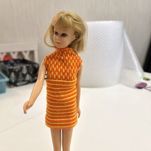 Robe Jaune Fleurie Vintage Pour Poupée Barbie Francie - Année 1979 - Occasion