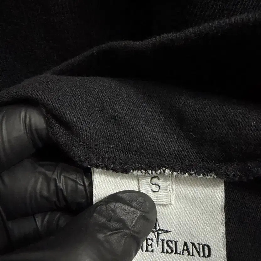 Stone Island Men's V-Neck Long Sleeve T-Shirt Black thumbnail 6