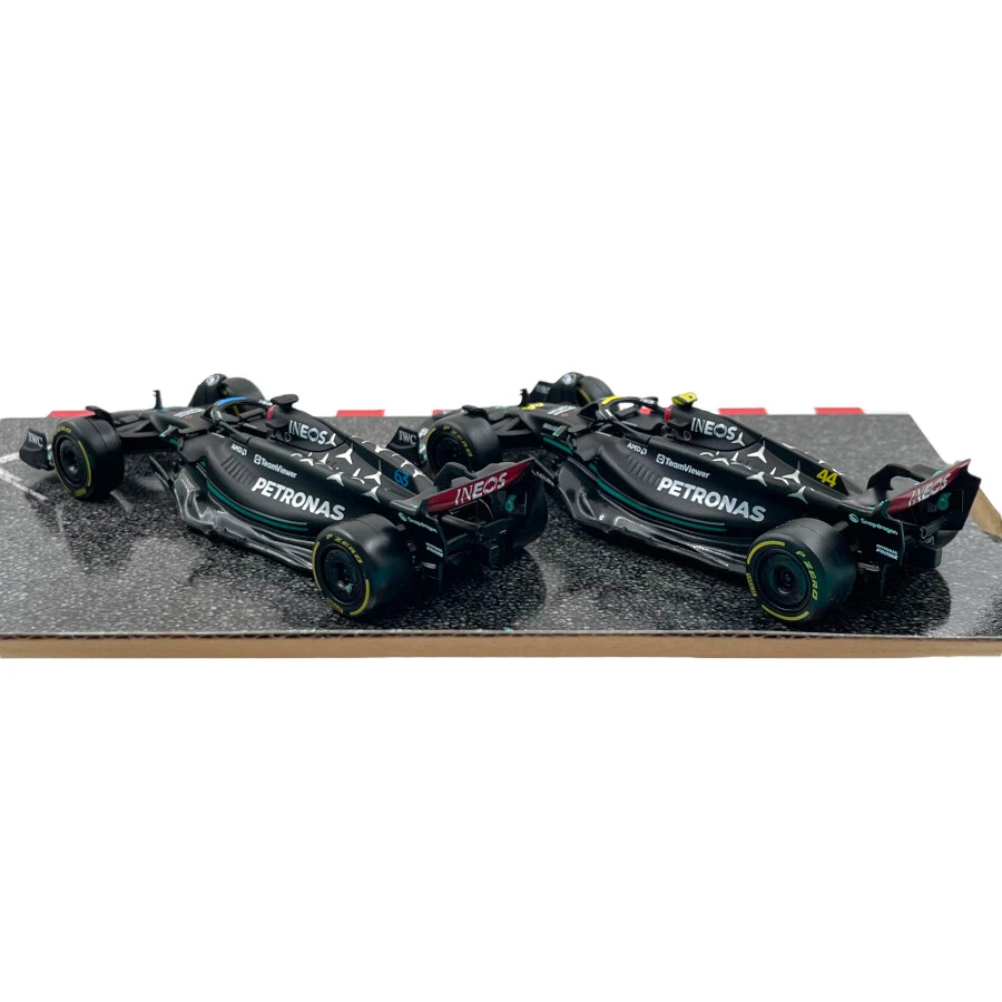 Set Modellini F1 Bburago 1/43 Mercedes AMG W14 E Performance L. Hamilton #44-... - Immagine 4 di 4