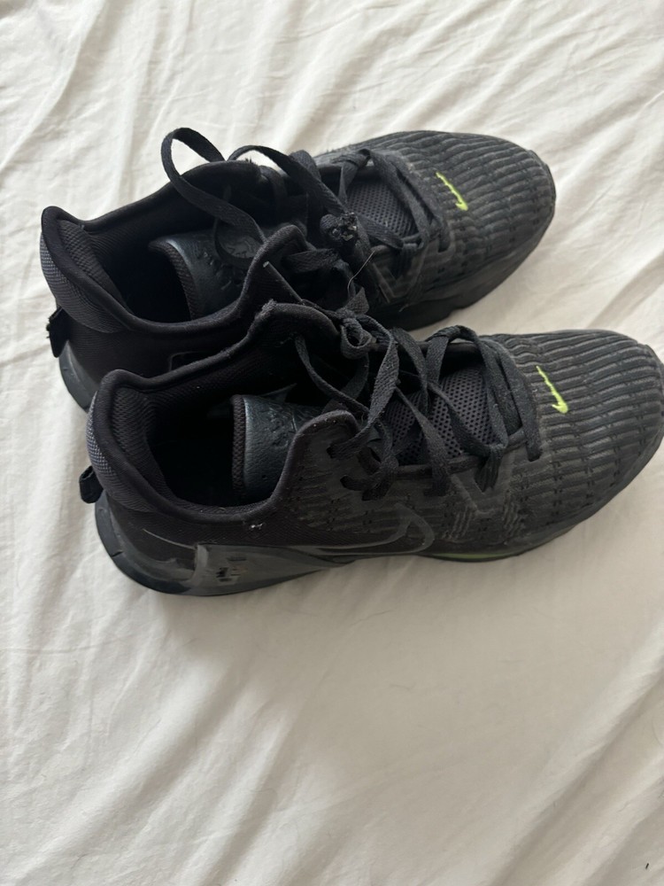 Lebron James Shoes  size 10