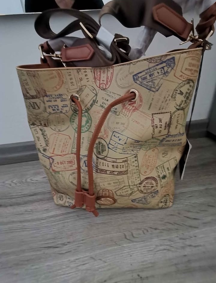 Borsa a mano e tracolla... Nuova Alviero Martini modello Voyager