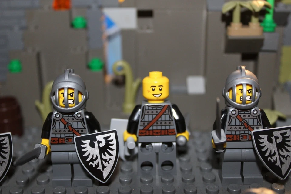 LEGO Minifiguras Caballeros Halcón Negro Batalla Pack De 5 Foto 2 de 2