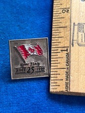 Canada Our Flag 25th anniversary Politique Political Drapeau 1965-1999Lapel Pin