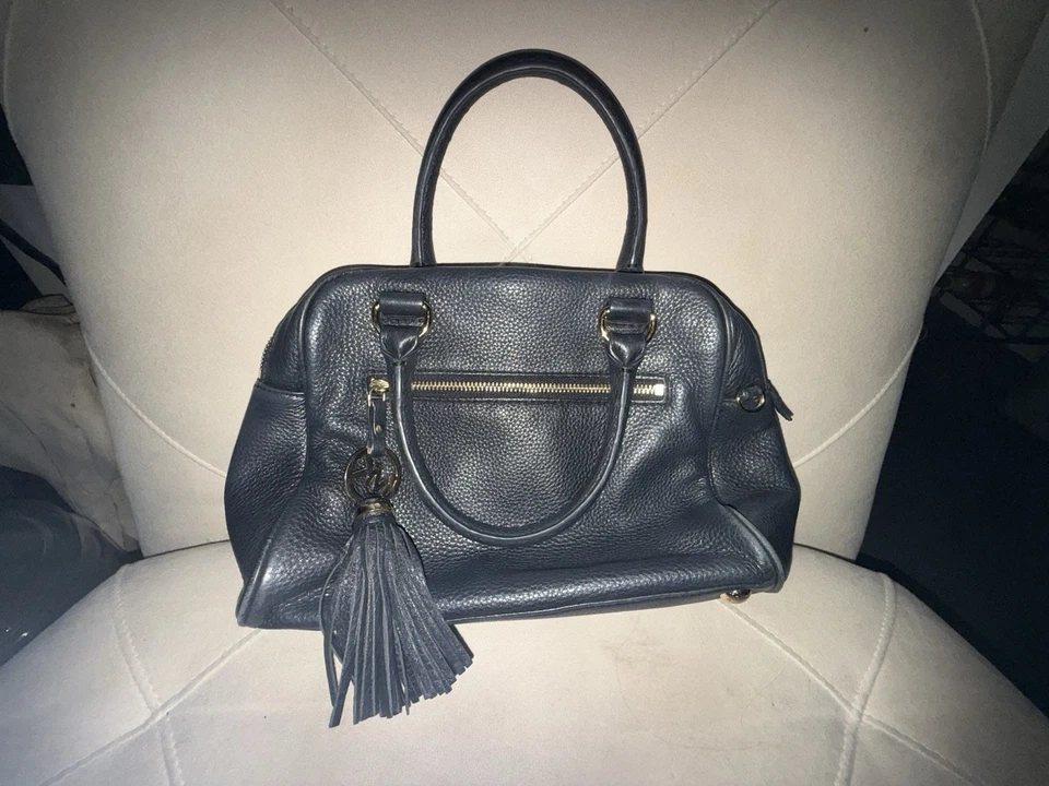 Bolso de mano de cuero Michael Kors Hobo estilo médico flecos borla negro Foto 3 de 4
