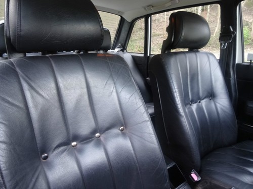 SUPERB CLASSIC 1989 VOLVO 240 GLT MANUAL - 1 FAMILY OWNER - 120.000 - NEW M.O.T - Picture 9 of 12