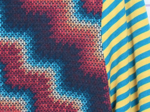 Top para mujer Lularoe Gigi multicolor con mangas verdes y amarillas talla 2XL NUEVO CON ETIQUETAS - Imagen 2 de 3