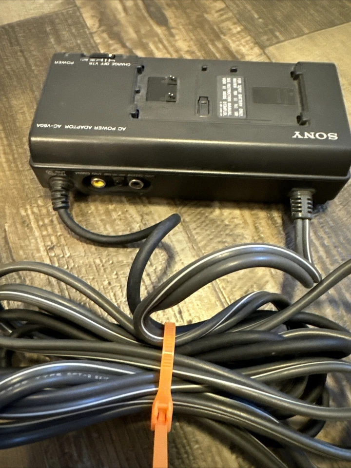 Cargador de batería Sony Handycam Video 8 CCD FX330 Adaptador de corriente Enchufe de pared AC-V60A Foto 4 de 4