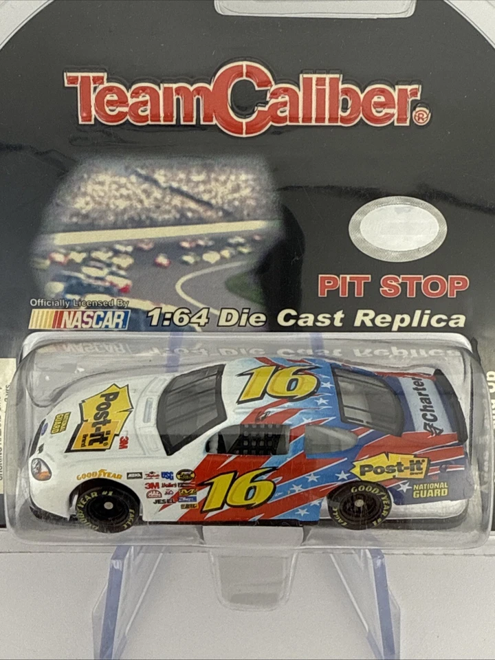 Greg Biffle 2005 Edition Post-it Team Caliber Pit Stop Issue #38 Taurus em escala 1/64 - Imagem 2 de 4