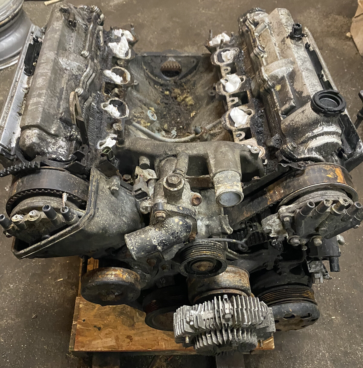 Image of Lexus LS400 engine