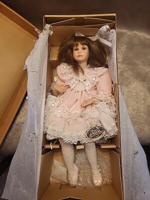 COTTAGE COLLECTIBLES BY GANZ PORCELAIN DOLL ''CARLIE'' BY ARTIST PEGGY DEY