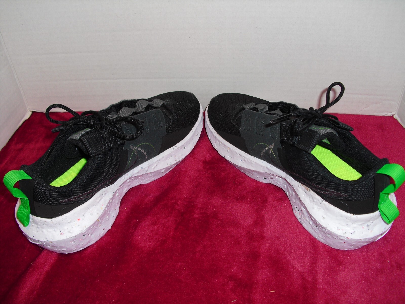 SAOLA Scarpe da ginnastica NIKE donna taglia 6 5 suola bianca maculata nera tomaia NUOVE