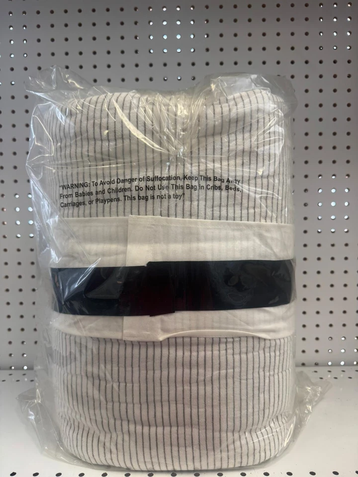 Hearth & Hand Magnolia King 微条纹被子酸霜/铁路灰色 — 第 2/4 张图片