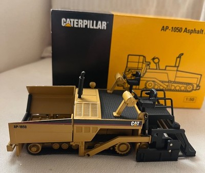 Cat Modelle 1:50 AP 1050 Asphalt Paver im O. Karton
