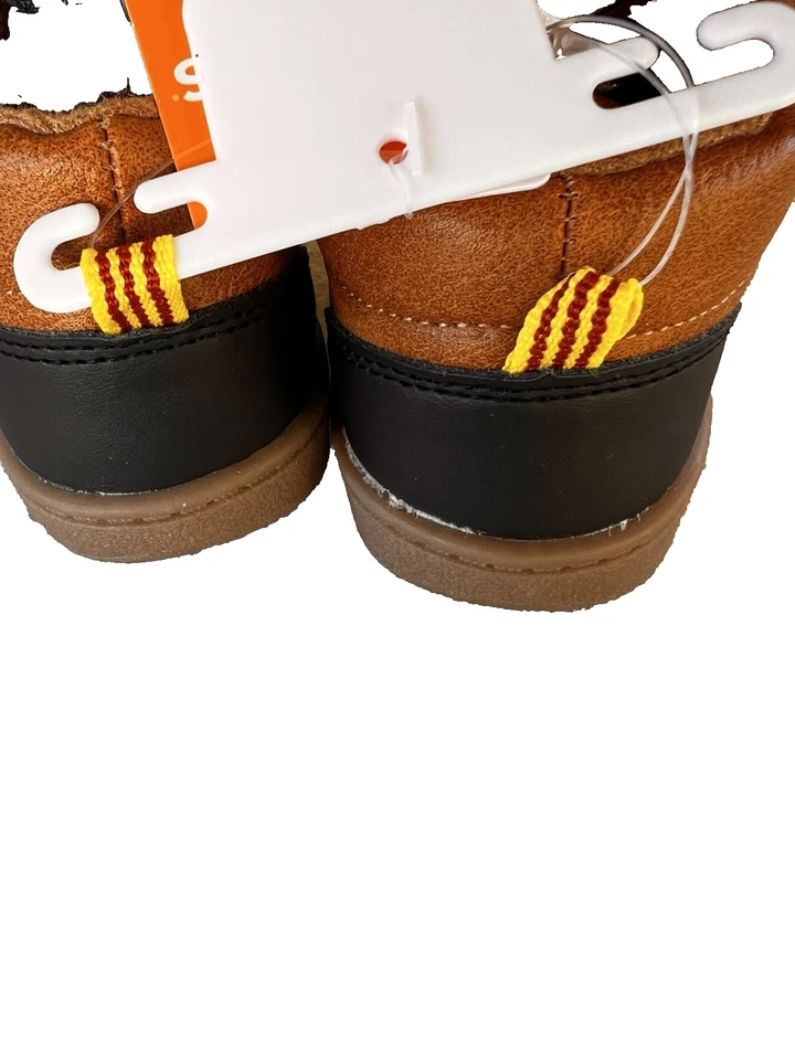 ¡NUEVO CON ETIQUETAS! Botines sin cordones Carter's Baby talla 5/bronceados/casuales y elegantes! Foto 3 de 4