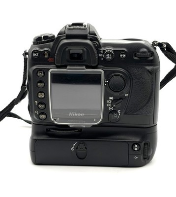 Nikon D200 Camera Body + MB-D200 Battery Grip Kit – Includes 2