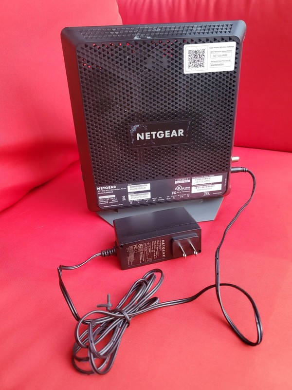 NETGEAR Nighthawk AC1900 WiFi Cable Modem Router Model C7000v2 w/ power adapter