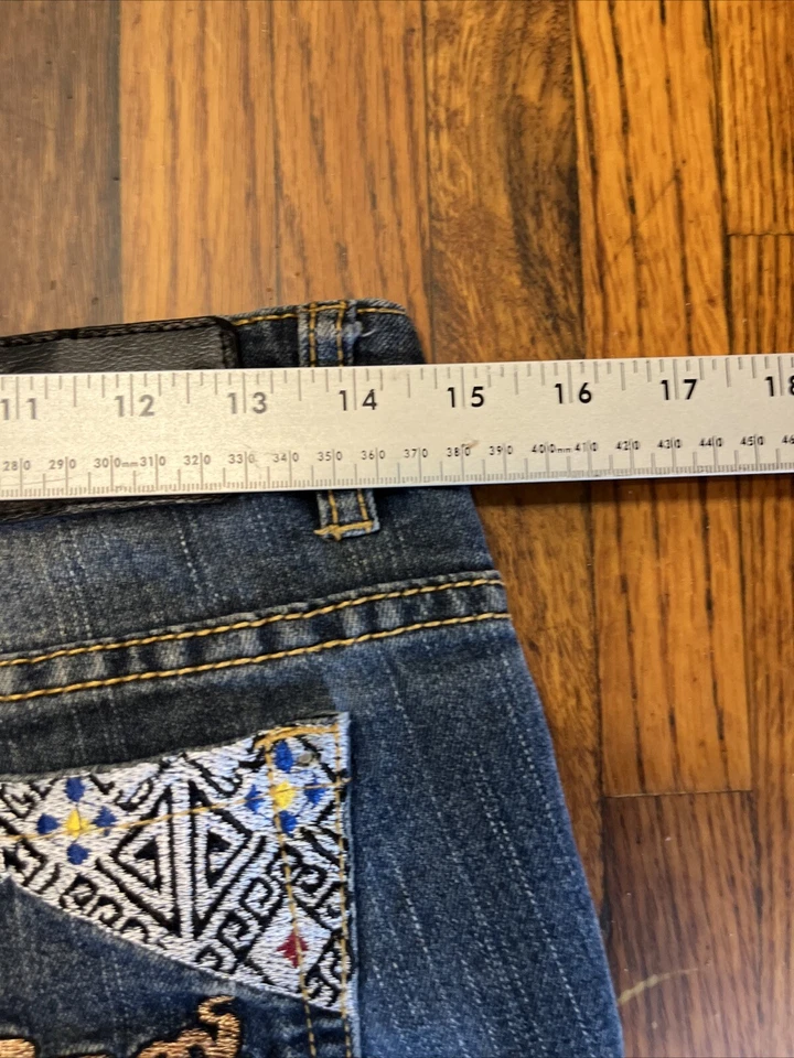 Coogi Women's Straight Jeans Embroidered Hand Pattern Denim 5/6 Low Rise - Image 3 of 4