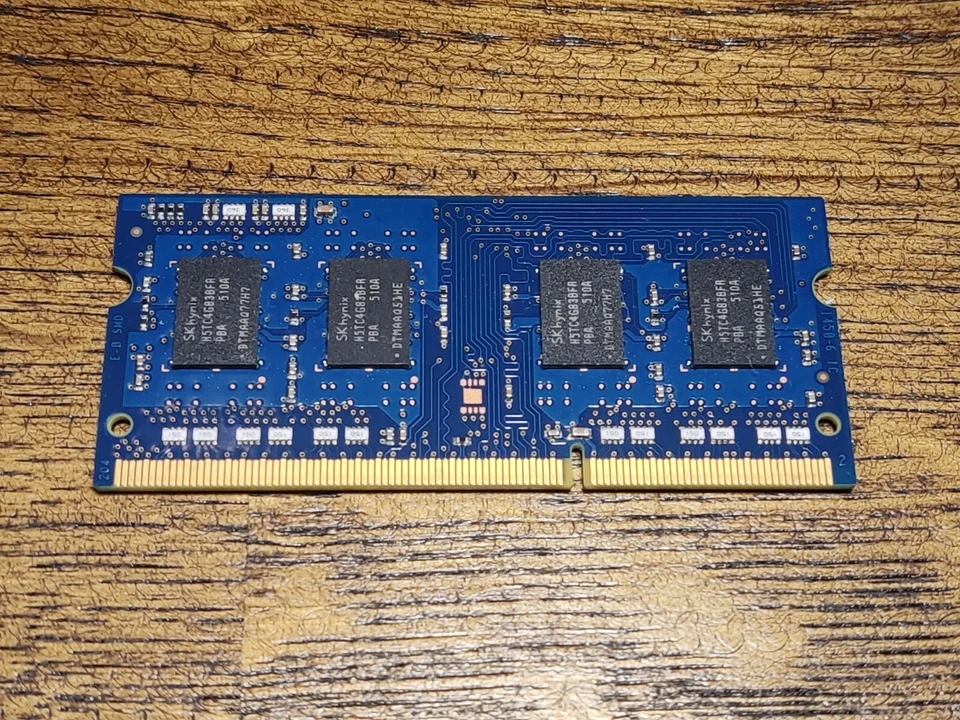 SK Hynix Korea 4GB 1600MHz DDR3 SODIMM Memory CL11 HMT451S6AFR8A-PB - Image 2 of 2