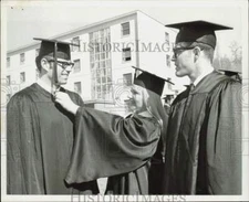 1969 Press Photo Randy Coursey fixes tie on graduate Mike Platt at commencement