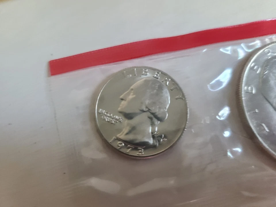 U.S. Mint 13-Coin Uncirculated Set 1973 - Denver & Philadelphia Mints + 1c S Min - Image 3 of 4