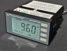 Cole-Parmer pH/ORP 300 UX-05802-12 Temperature 1/8-DIN Controller