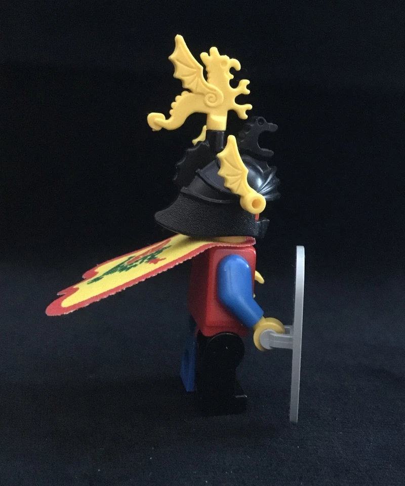 LEGO Castle Dragon Master Knight Minifigure  Yellow Plume 6082  - Image 4 of 4