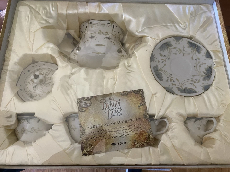 Juego de té de acción en vivo Disney La Bella y la Bestia Fine China - Edición limitada - Foto 2 de 3