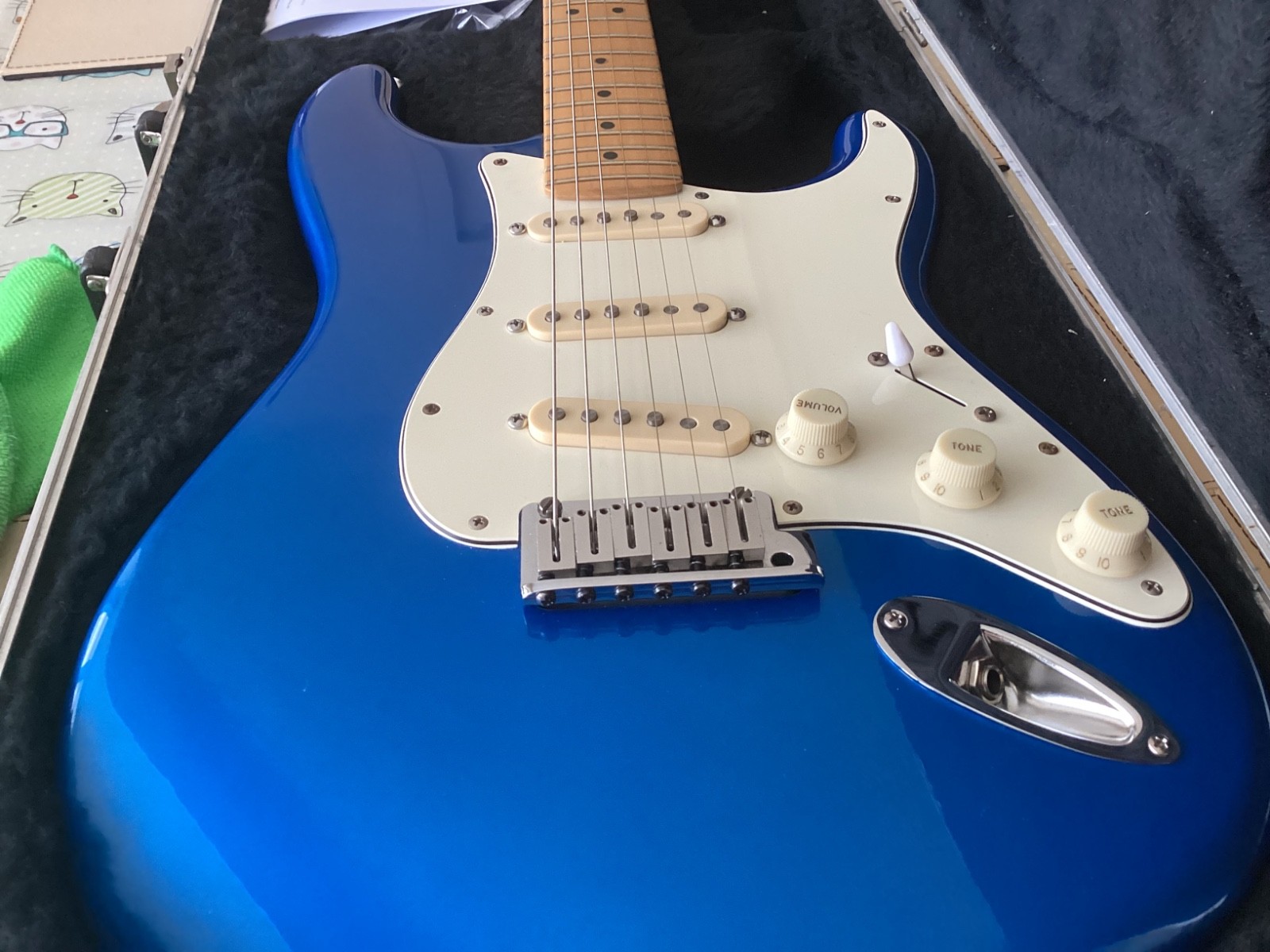 Fender American Deluxe Stratocaster Blue RH Maple Neck Electric Guitar + Case