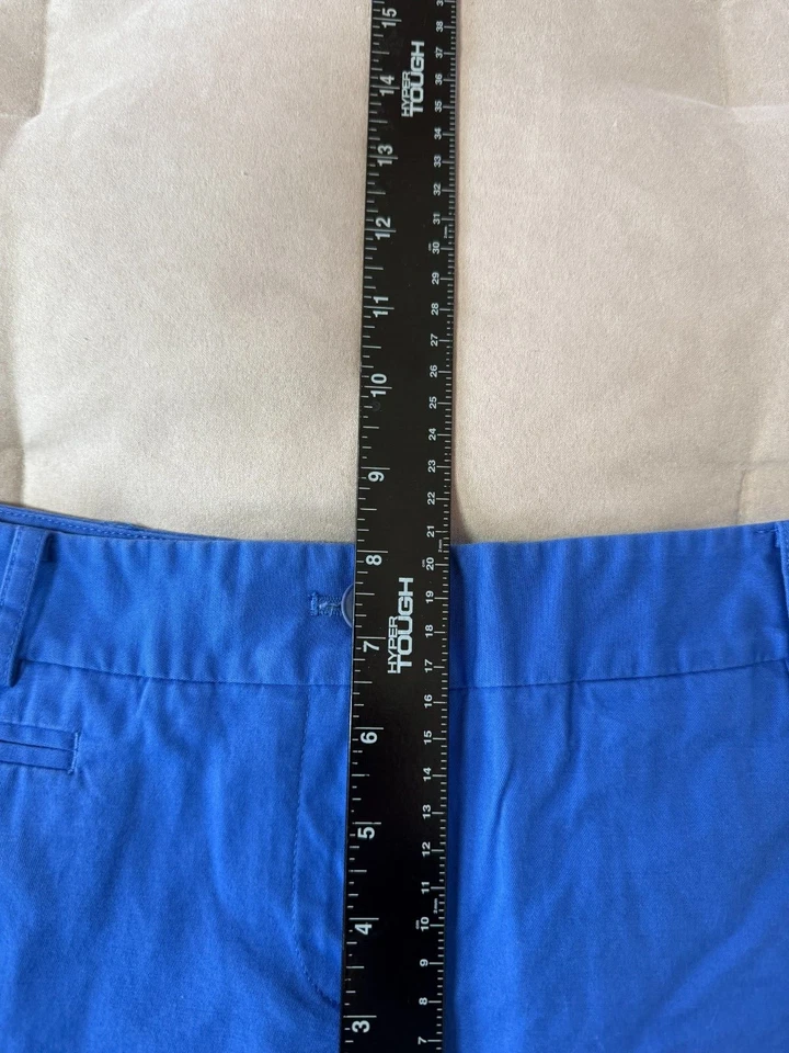 Bermudas Talbots Petites para mujer azules lisos tiro bajo frente plano talla 2P Foto 4 de 4