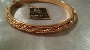 Authentic 22 KT GOLD PLATED BANGLE BRACELET NWT ELECTROLYTIC PLATING FORMULA 70
