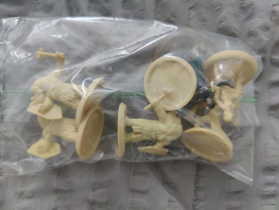 Magic the Gathering Arena of the Planeswalkers Board Game - Minis Only - Image 2 of 4