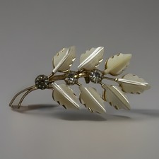 Vintage Pin White/Gold Tone Leaf Brooch Pin Church Sweaters Classic Rhinestones