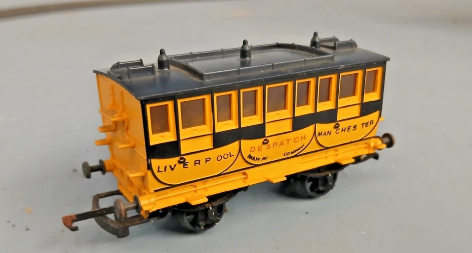 Triang R621 OO Gauge Stephensons Rocket Coach Times - Image 3 of 4