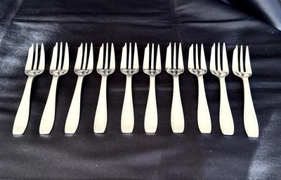 CHRISTOFLE: Set Of Ten (10) Silver Plated Cake Forks - Lotti Pattern - Image 1 of 4