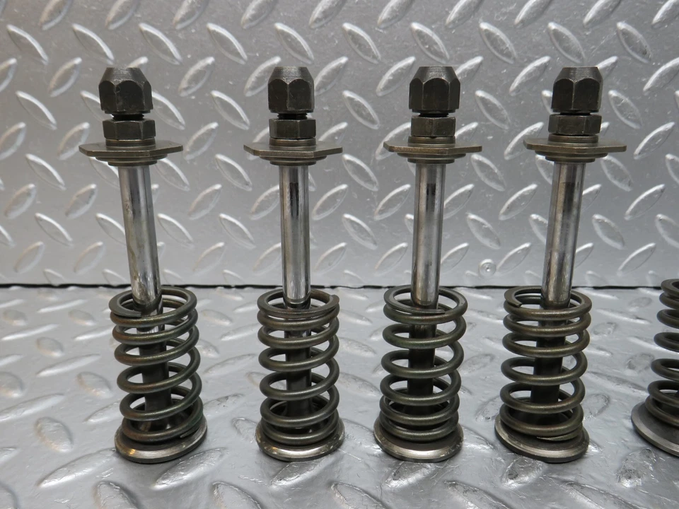 ⚙0886⚙ Mercedes-Benz W123 240D Engine Exhaust Valve with Spring - image 2 of 4