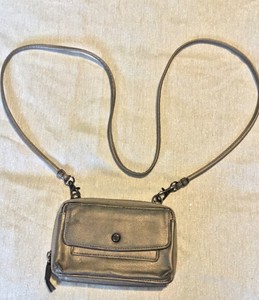 simply vera vera wang signature envelope crossbody bag