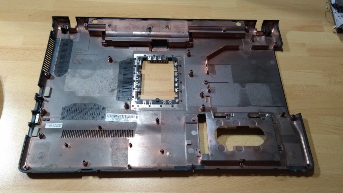 Cache Inférieur (bottom Case) Pour Sony VAIO PCG-71511M VPCEF3E1E - Occasion - Plastique