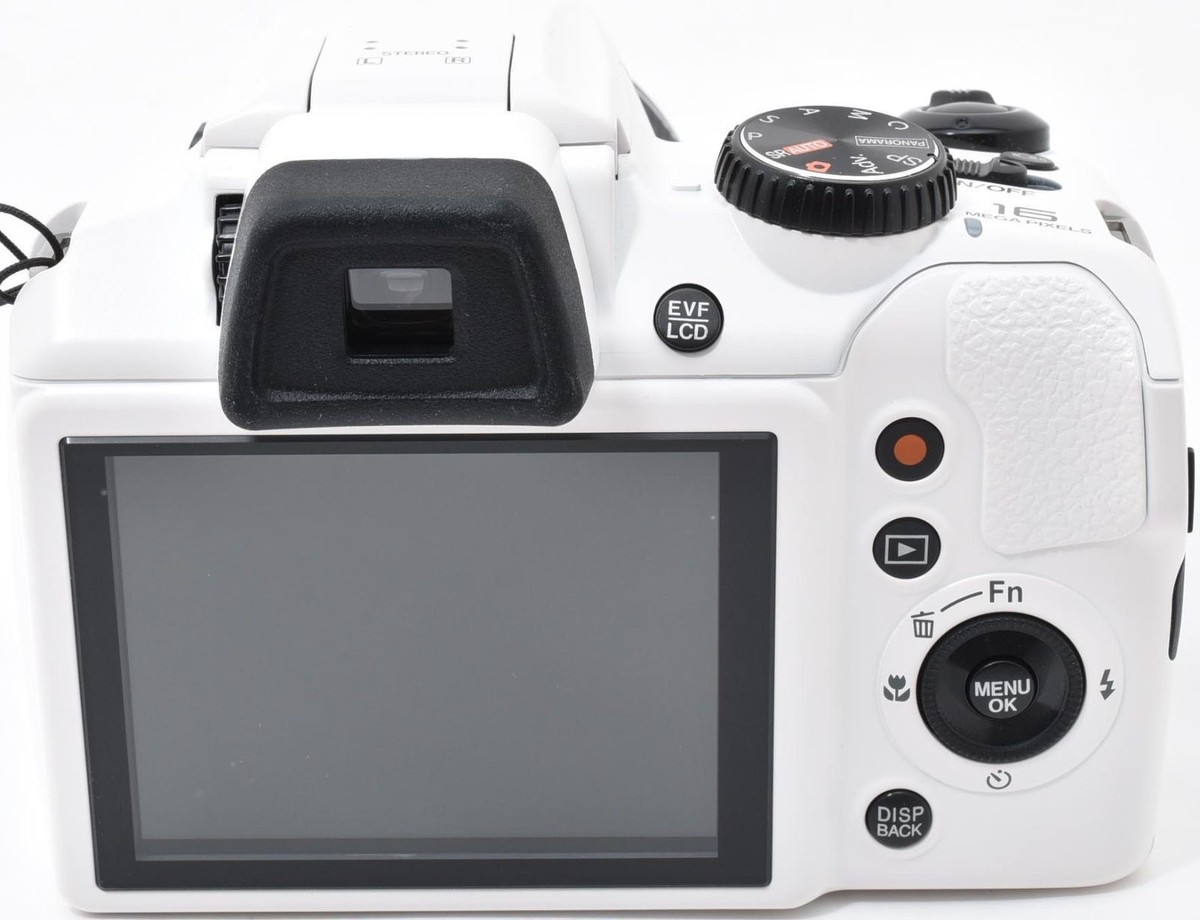Fujifilm FinePix S8200 White Compact Digital Camera Tested Working Fujifilm FinePix S8200 White Compact Digital Camera Tested Working