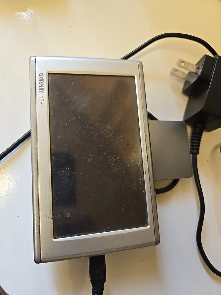 Garmin Nuvi 660 NA Bluetooth GPS Navigation Personal Travel Assistant Bundle - Image 4 of 4