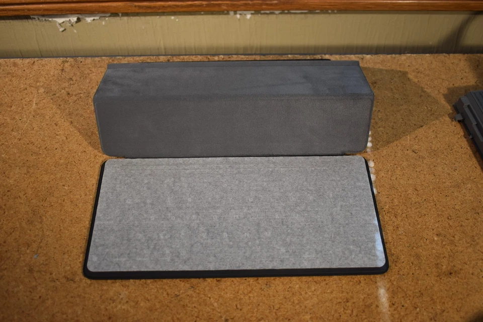 Apple Smart Keyboard Case for iPad Pro 10.5" iPad Air 3rd & IPad 7th-9th A1829 - Image 2 of 4